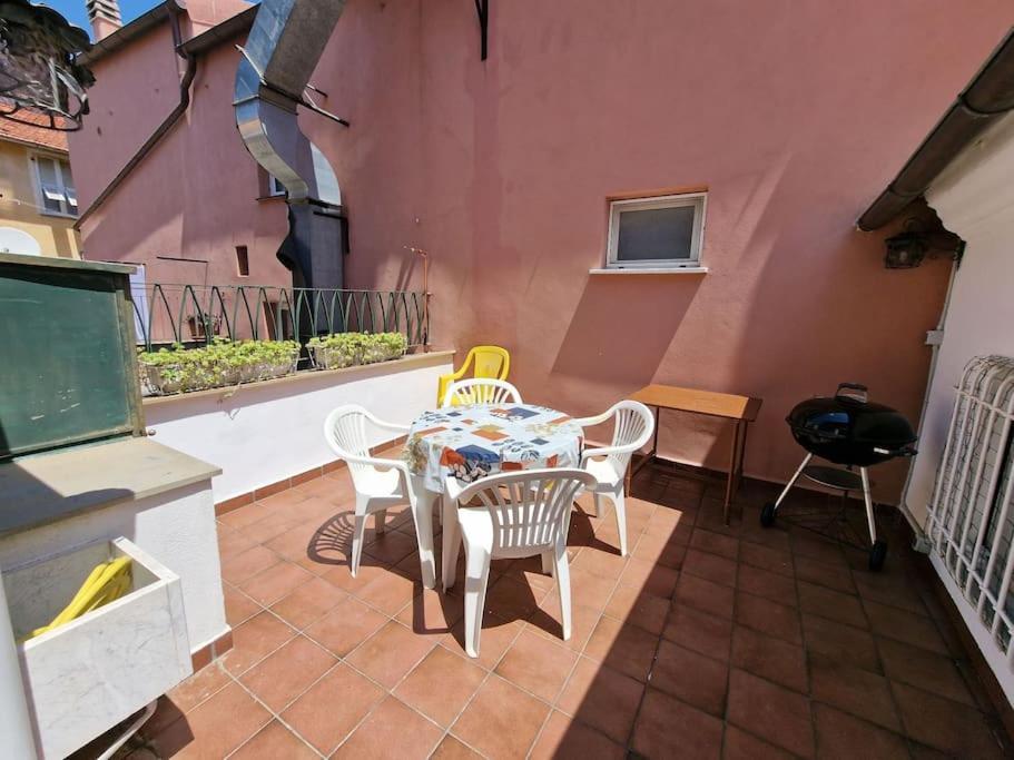 Silver Sands Finale Ligure - Traditional Apartment - 4 Beds & Terrace By The Beach Exterior foto